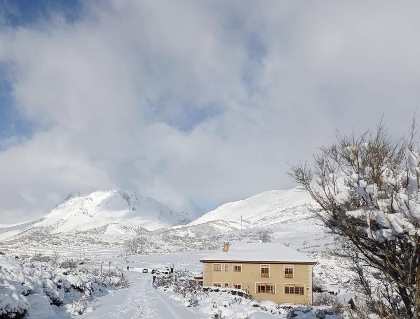 Hotel Pico Espiguete Alba de los Cardaños Eksteriør billede