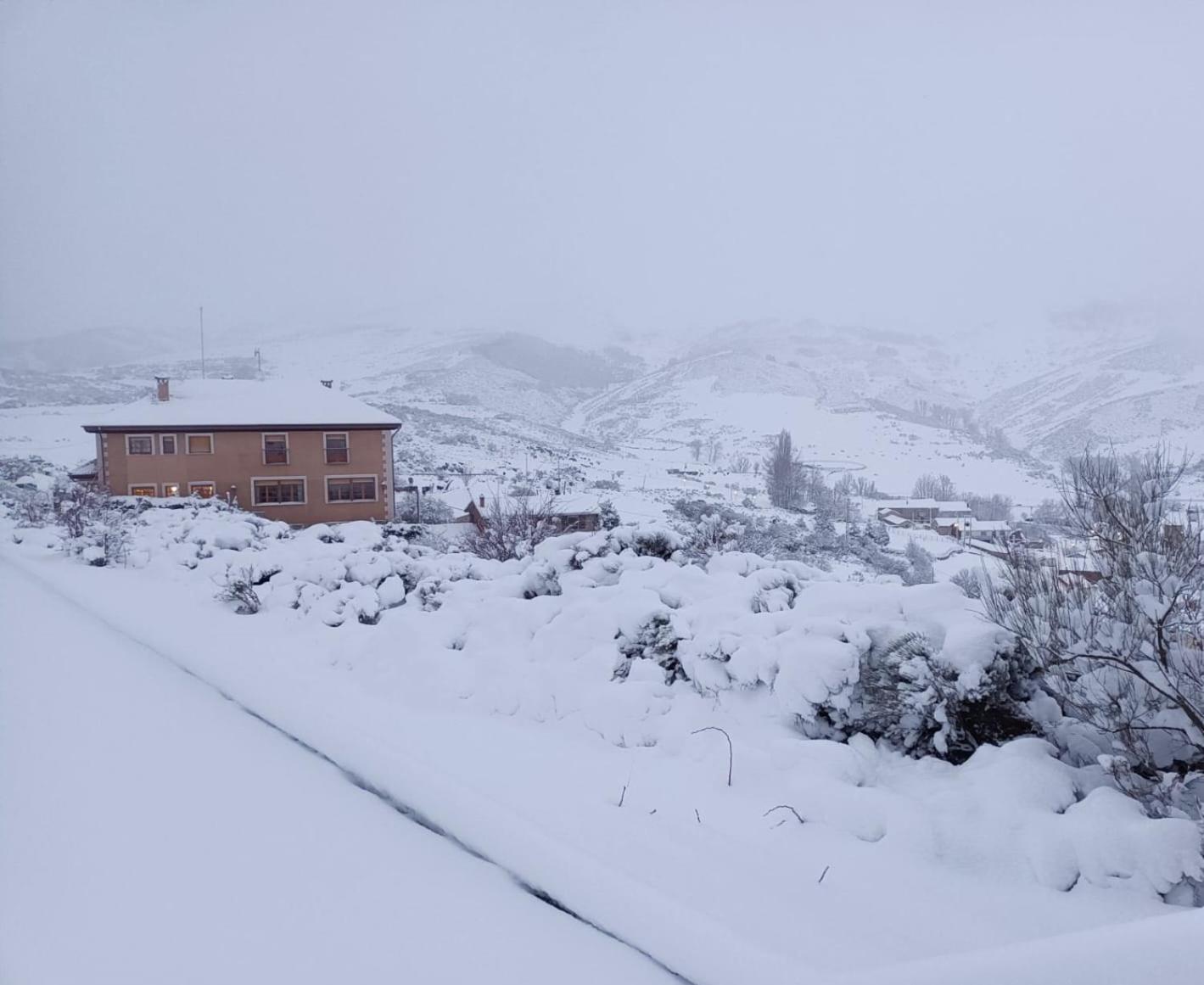 Hotel Pico Espiguete Alba de los Cardaños Eksteriør billede