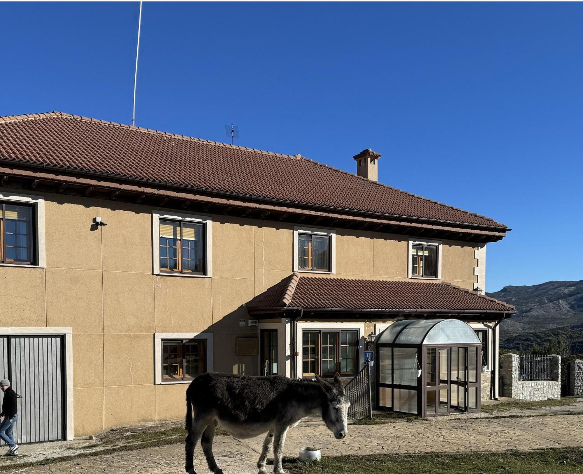 Hotel Pico Espiguete Alba de los Cardaños Eksteriør billede